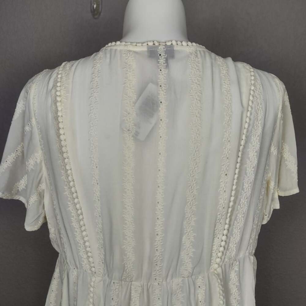 Torrid Ivory Eyelet Embroidered Blouse Size 1 - Picture 12 of 15